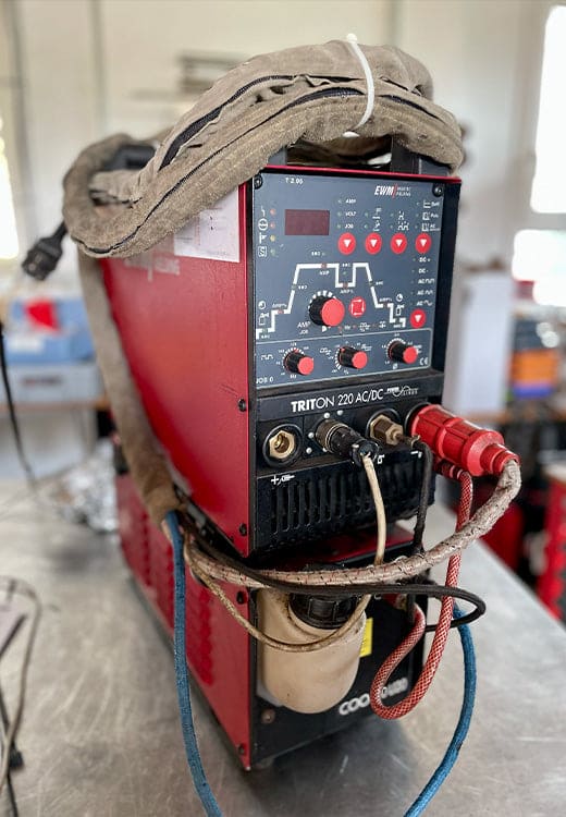 Poste à souder d'occasion TIG EWM Triton 220 AcDc TOP condition y compris les accessoires
