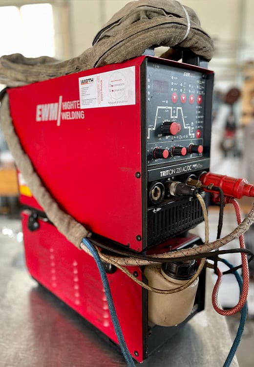 Poste à souder d'occasion TIG EWM Triton 220 AcDc TOP condition y compris les accessoires
