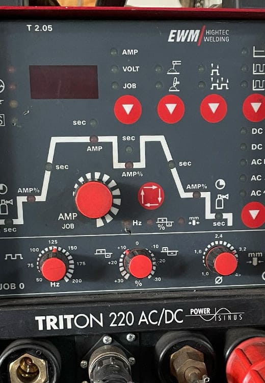Poste à souder d'occasion TIG EWM Triton 220 AcDc TOP condition y compris les accessoires